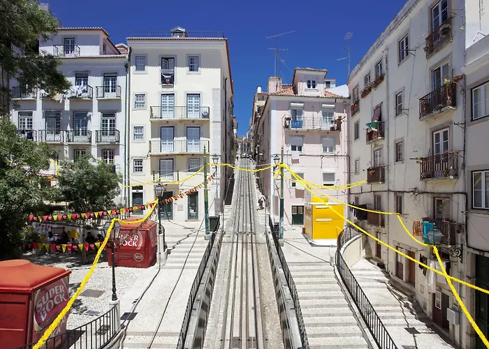 Ascensor Da Bica - Serviced