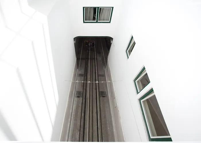 Apartamento Ascensor Da Bica - Serviced