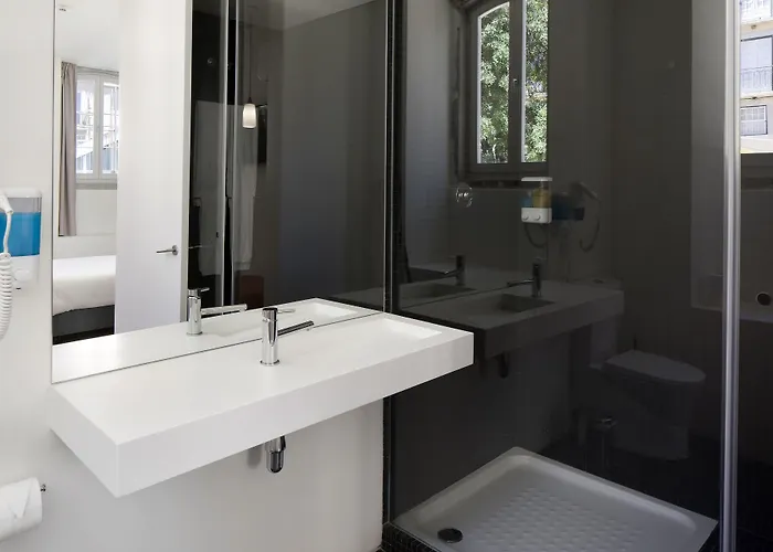 Ascensor Da Bica - Serviced