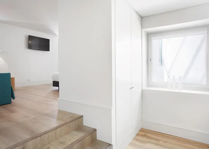 Ascensor Da Bica - Serviced