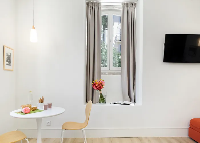 Ascensor Da Bica - Serviced