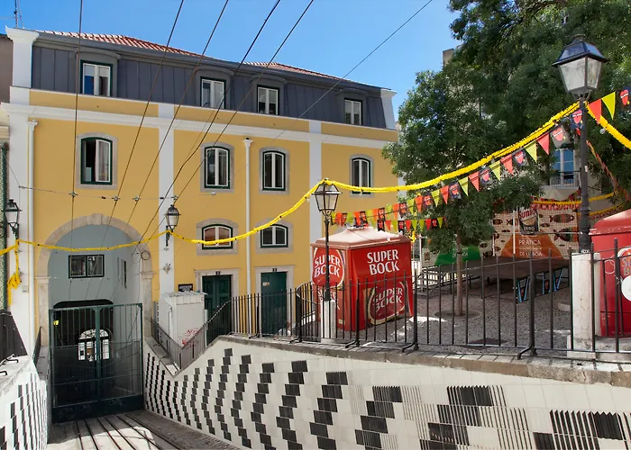 Daire Ascensor Da Bica - Serviced