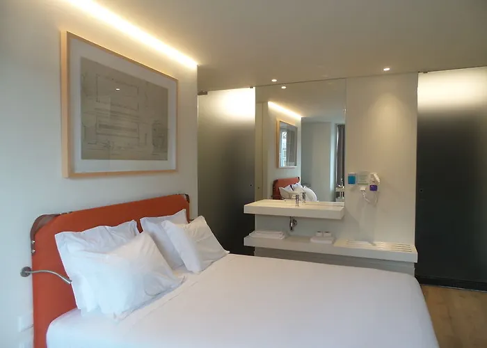 Ascensor Da Bica - Serviced